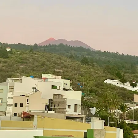 بيت للعطل Red House *